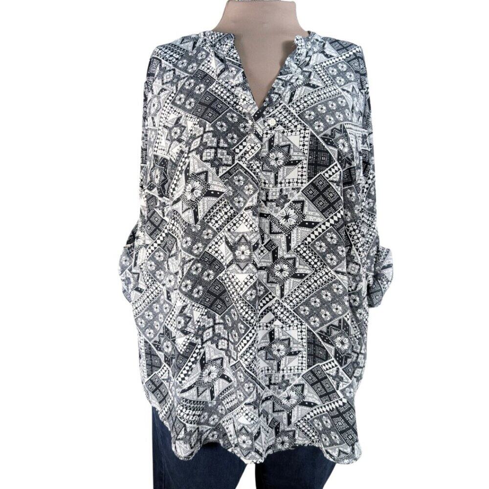 Premise Studio 2X Black & White Graphic Print Chiffon Camp Sleeve V-Neck Blouse